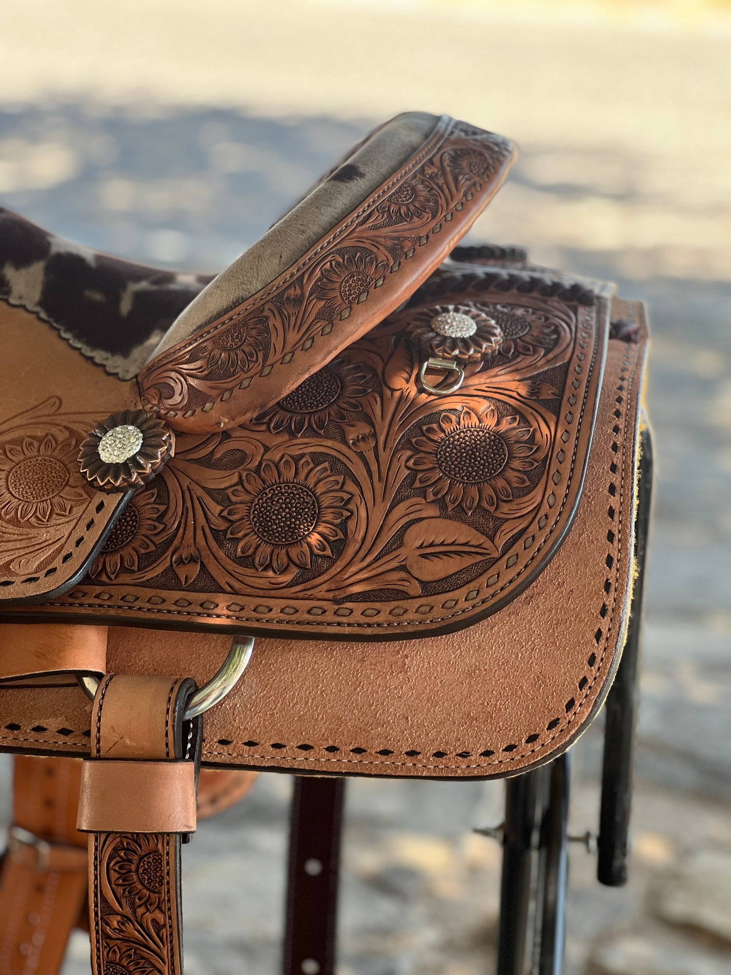 Sunflower with cow suede ALL-AROUND Saddle